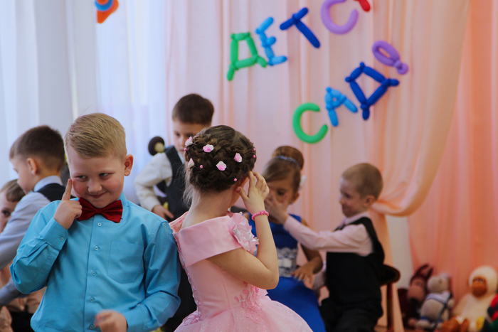 Илья Дудник, «Хитро улыбаясь »