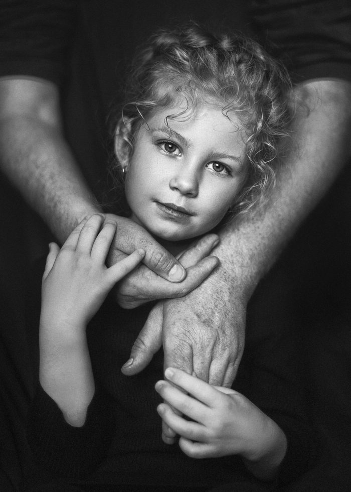 Tatsiana Tsyhanova, «Father's hands»