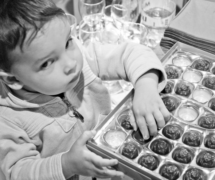 Andrey Salikov, «Very cute, and beautiful candies, too! a darlin little moment!!  »