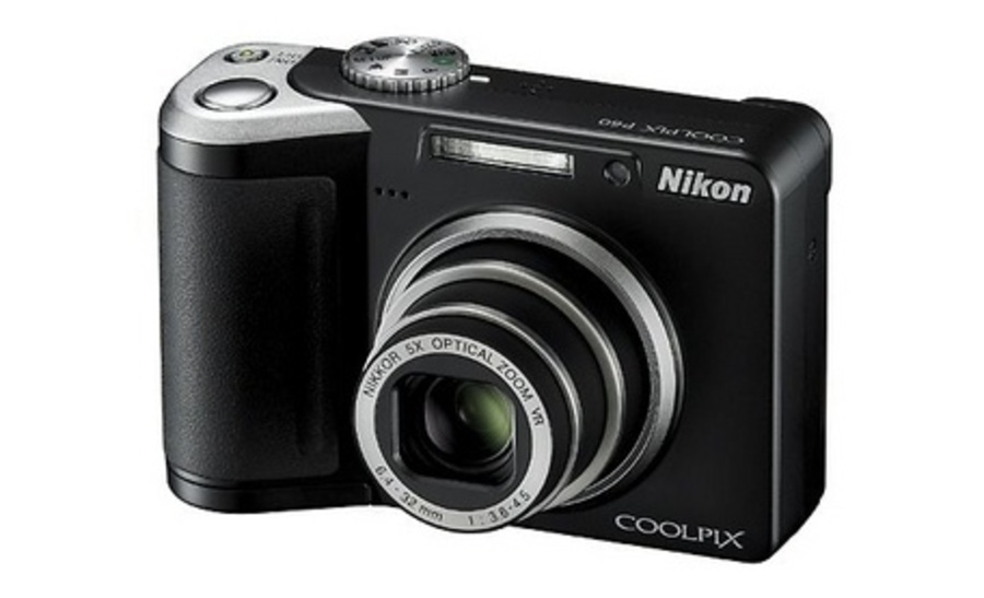Компактная камера Nikon Coolpix P60
