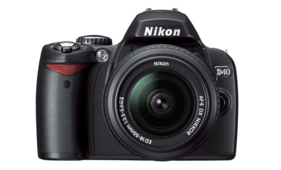 Зеркальная камера Nikon D40