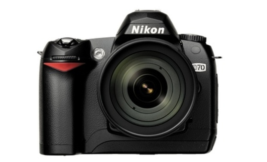 Зеркальная камера Nikon D70