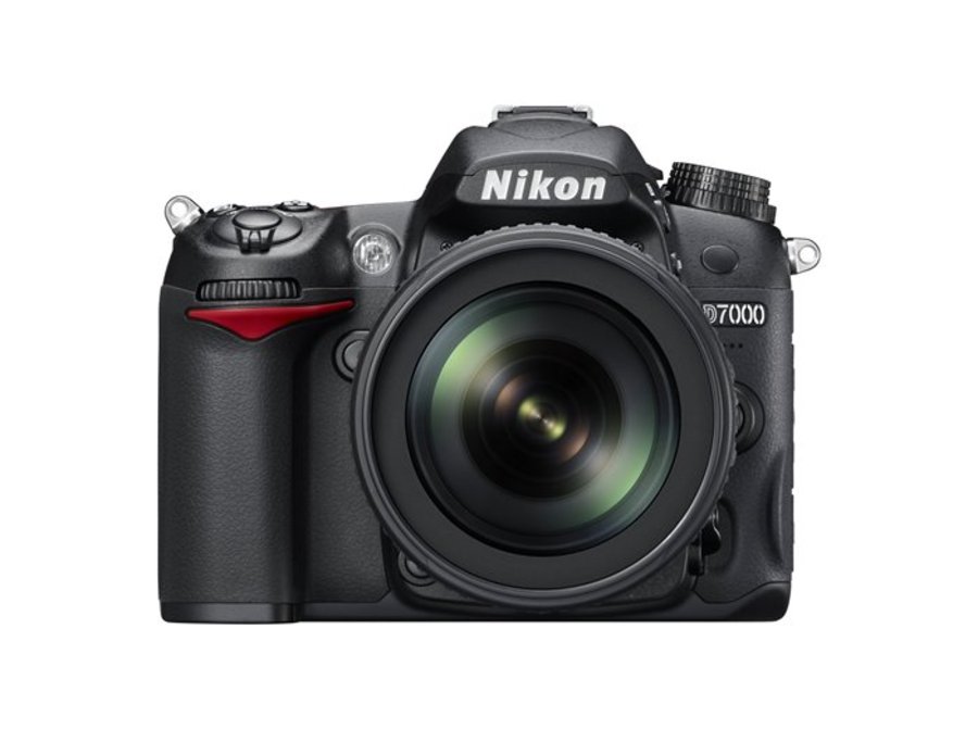 Зеркальная камера Nikon D7000