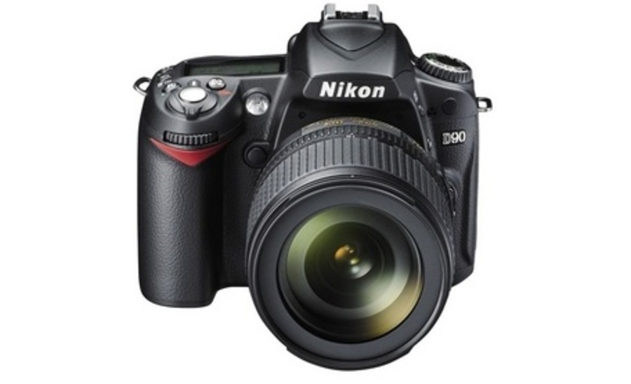 Зеркальная камера Nikon D90
